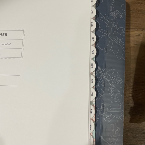 Laurel Denise Vertical Weekly Planner - Picture 2 of 16